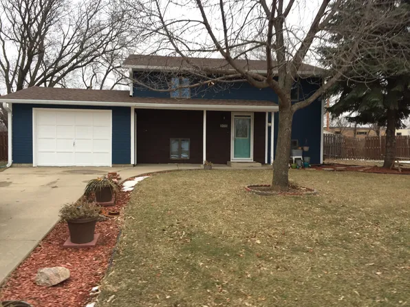 908 Dakota St, Yankton, SD 57078
