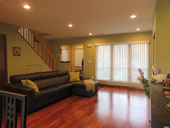 5th image of 10 W Pond Ct
