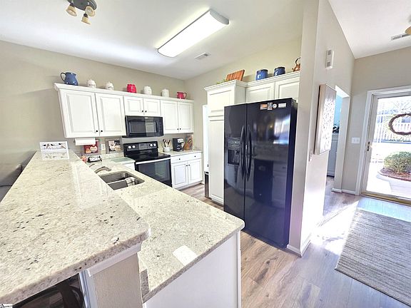3rd image of 426 Windbrooke Cir