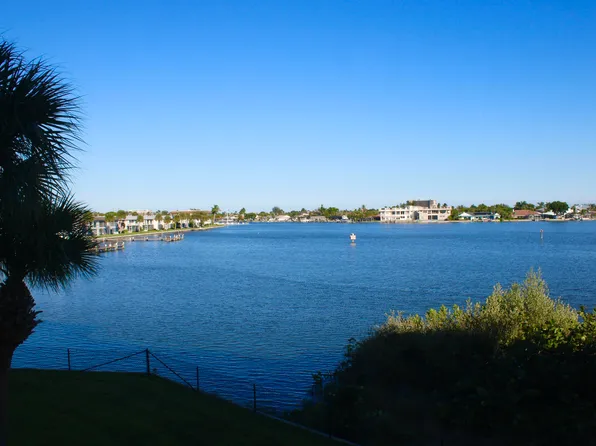 3 Harbour Isle Dr #204, Fort Pierce, FL 34949