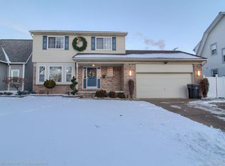 947 1st St, Wyandotte, MI 48192