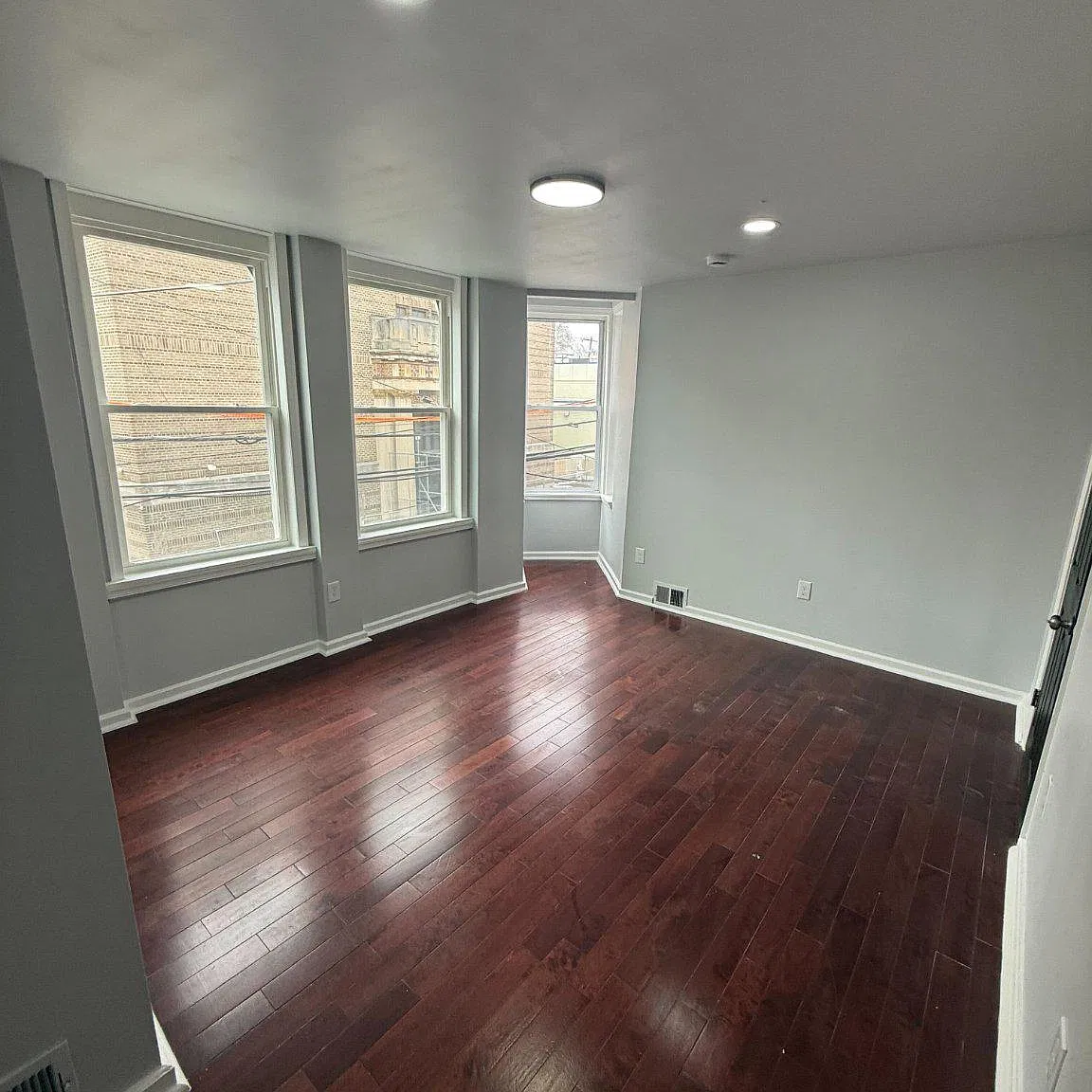 1 bed, 1.0 bath, 2970 sqft, $1,450 — Photo 3