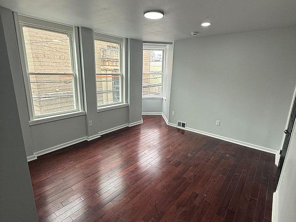 3rd image of 727 N 17th St #4
