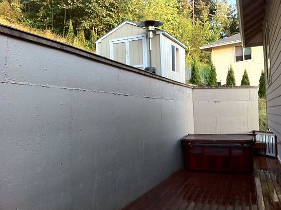 Very Private Deck and HotTub area