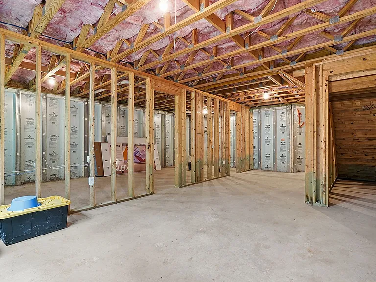 1017 Epiphany Rd — Photo 33