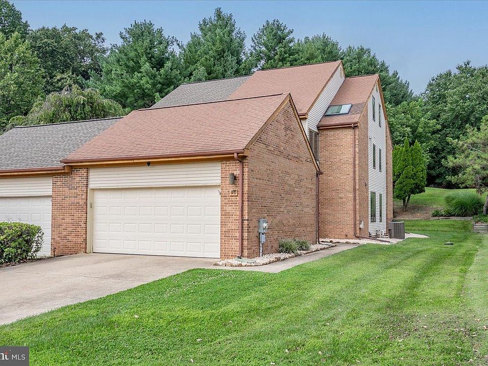 1st image of 10 Bowie Dr