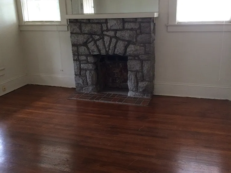 424 N Spring St — Photo 2