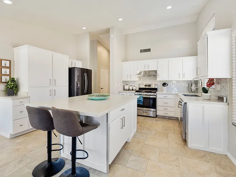 842 W Cooley Dr — Photo 12
