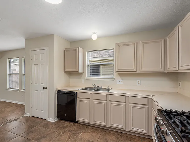 6023 Barany Ct — Photo 39