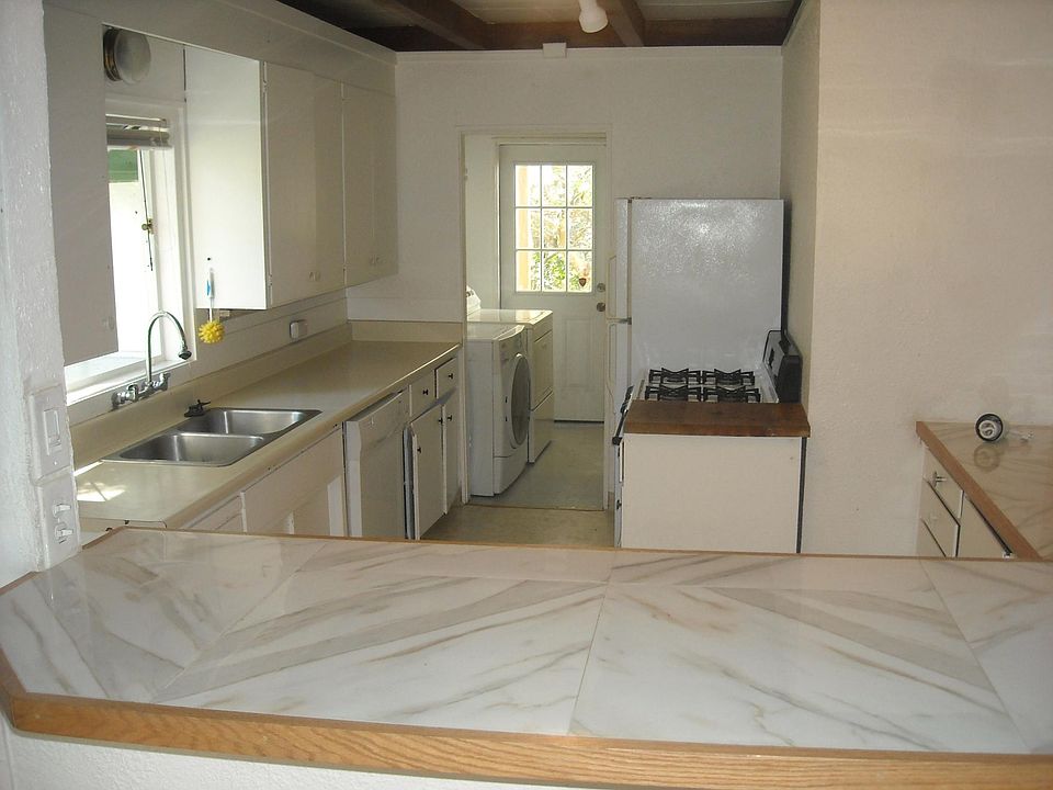 2nd image of 203 Soledad Pl