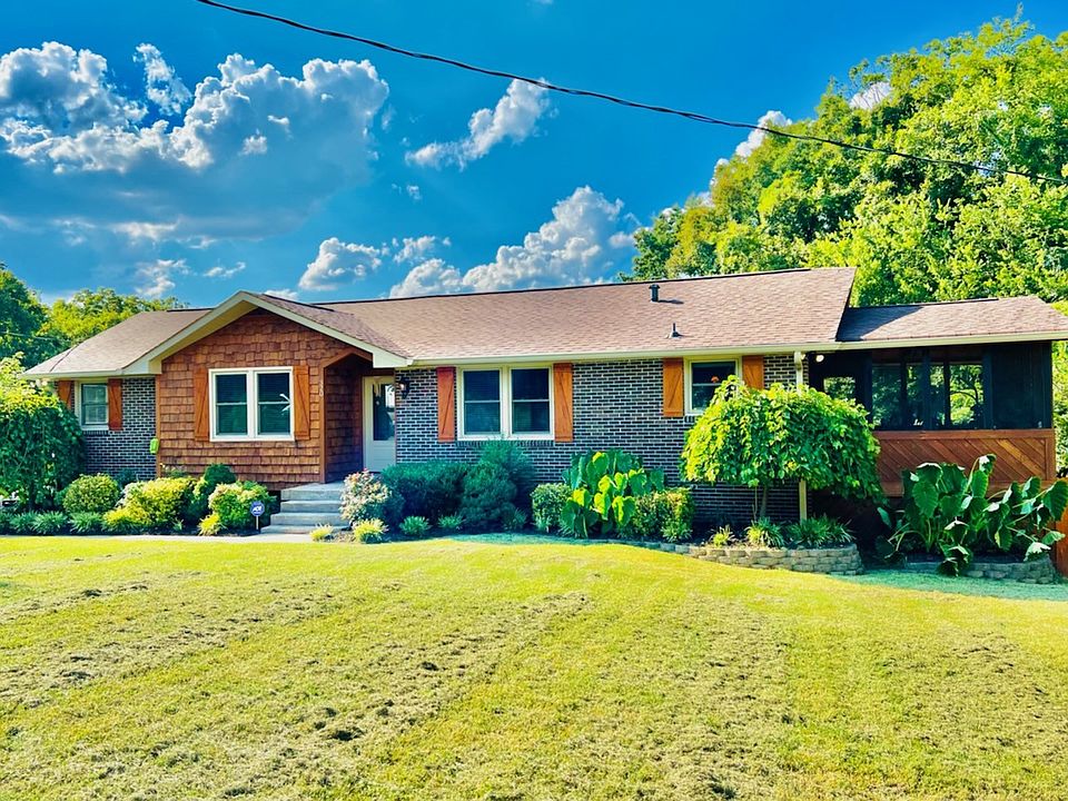 1st image of 320 Estate Dr