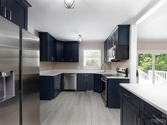 3rd image of 1749 Ashcroft Ln