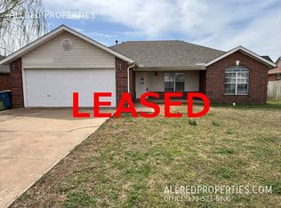 2405 SW 17th St, Bentonville, AR 72712