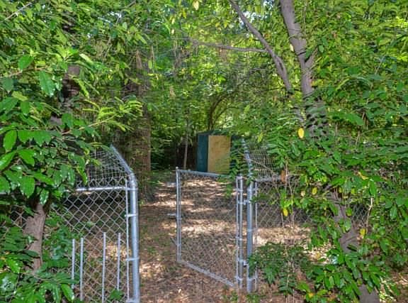 2nd image of 1119 W Lovers Ln