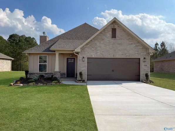 104 Kambry Grove Dr, Huntsville, AL 35811