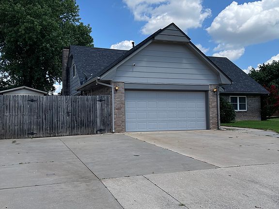 2nd image of 800 N Parkview Cir