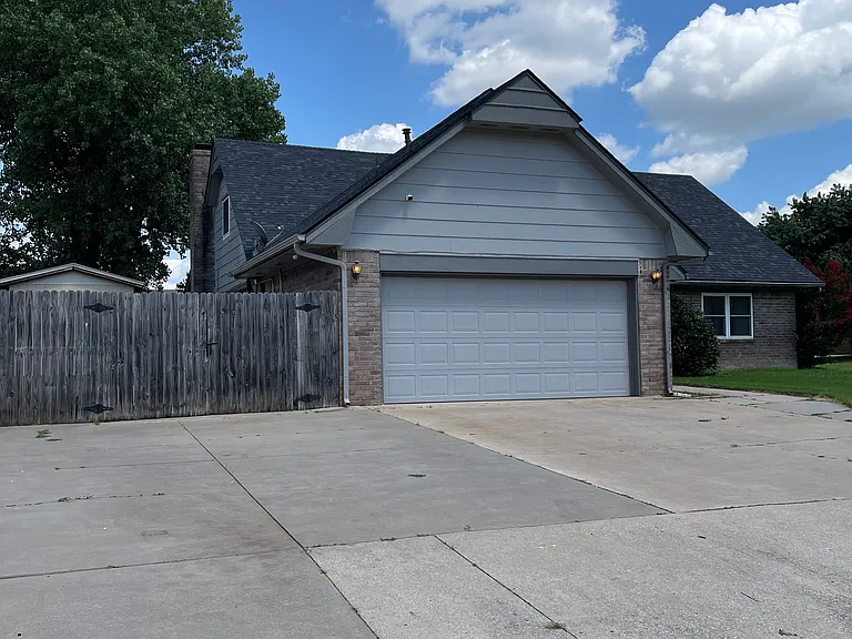 800 N Parkview Cir — Photo 2