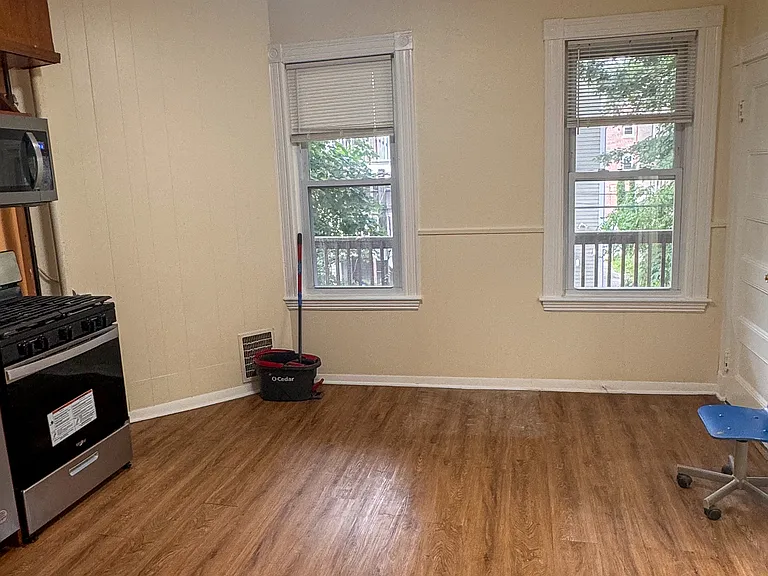 35 Hollander St #2 — Photo 19