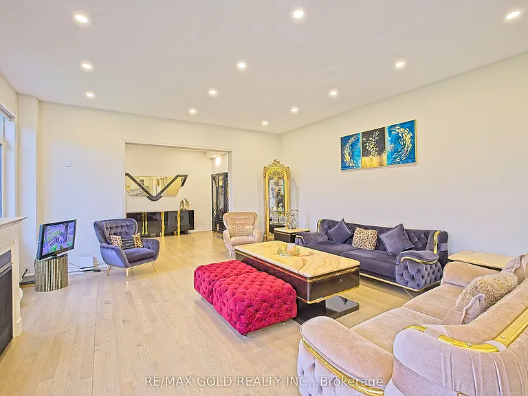 19 Marigold Blvd — Photo 22