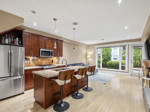 1620 Saint Andrews Ave, North Vancouver, BC V7L 3L6