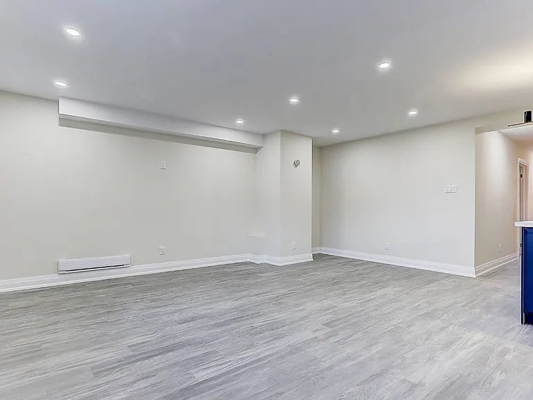 2071 Keele St #LOWER — Photo 10