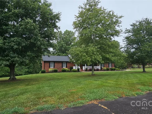 813 Settlers Dr #13, Cherryville, NC 28021