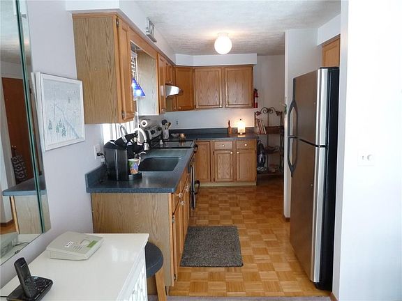 3rd image of 40 Hanna Ln
