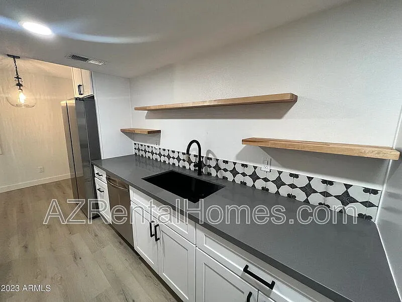 948 S Alma School Rd — Photo 4