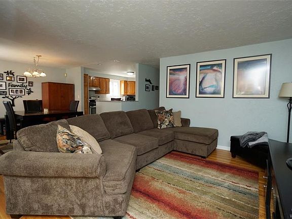 5th image of 176 Camden Ave