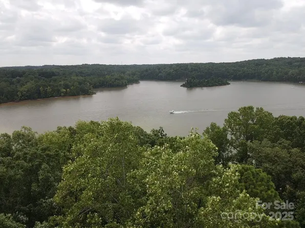 3235 Lake Pointe Dr, Belmont, NC 28012