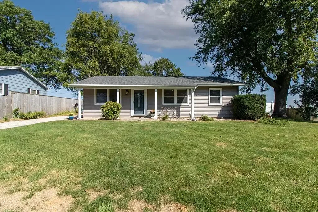 3 bed, 1001 sqft, $1,650 — Photo 1