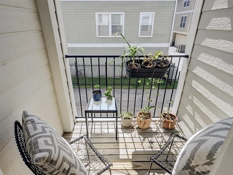 1237 W 17th St — Photo 24