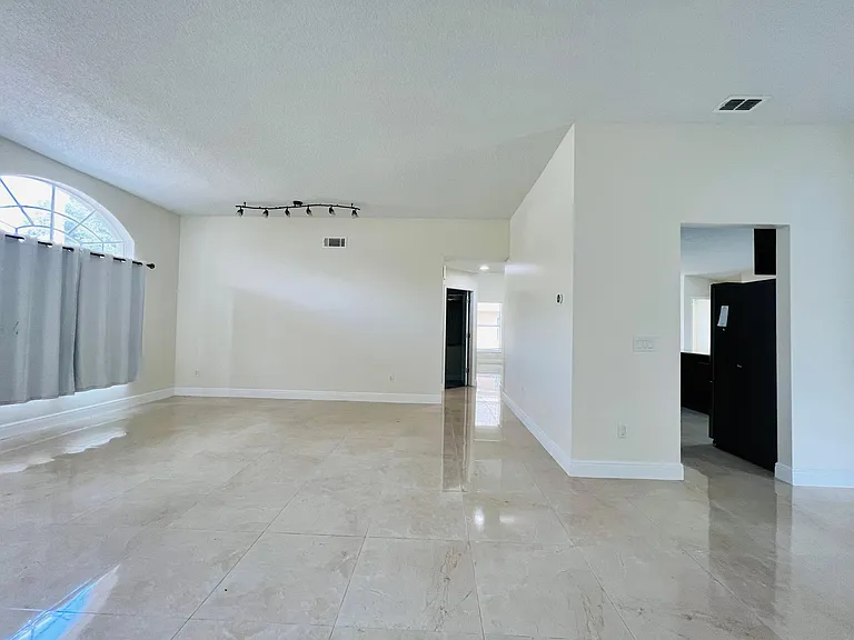 3909 Yellow Finch Ln — Photo 6