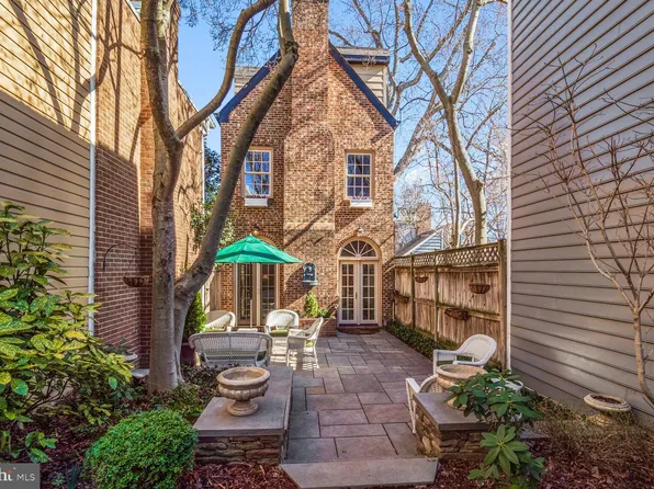 512 1/2 S Pitt St, Alexandria, VA 22314