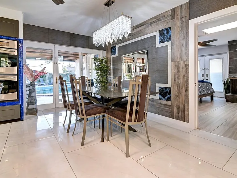 121 W Balboa Dr — Photo 39