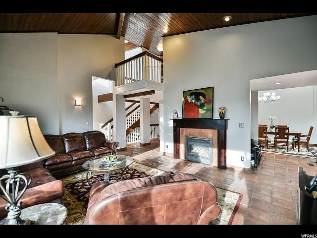 1407 S Chancellor Way — Photo 3