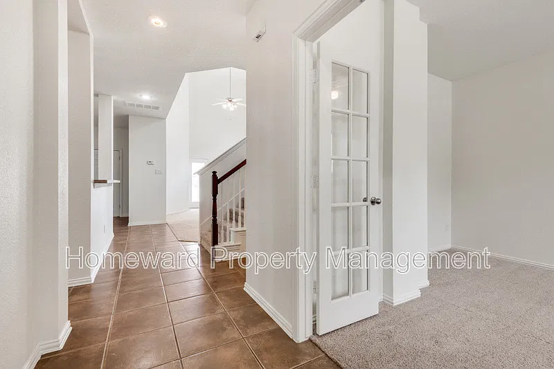 3 bed, 3.0 bath, 2067 sqft, $1,875 — Photo 4