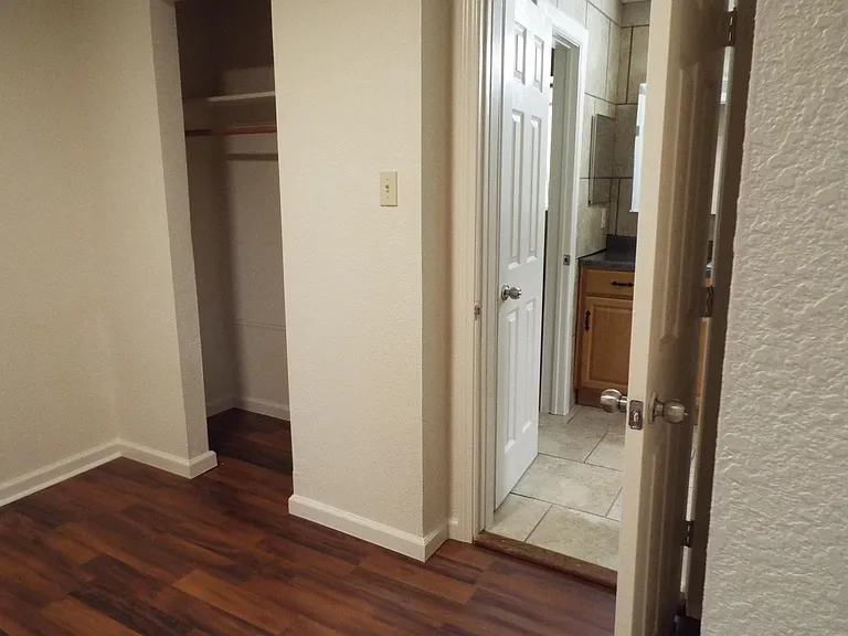 2519 Hicks Ave #2 — Photo 17