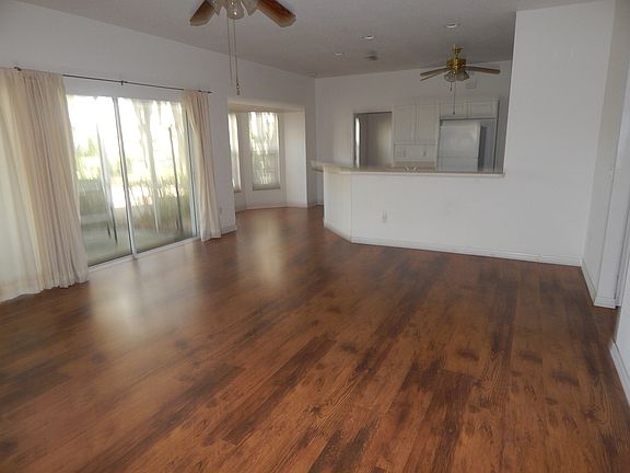 4th image of 1626 Red Oak Ln