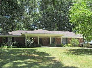 305 Live Oak Dr, Natchez, MS 39120