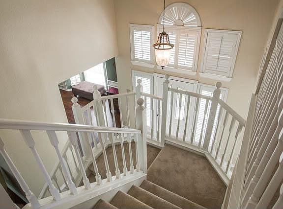 3rd image of 6825 Oldfield Dr