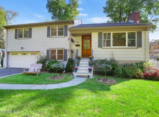 33 Midbrook Ln, Old Greenwich, CT 06870