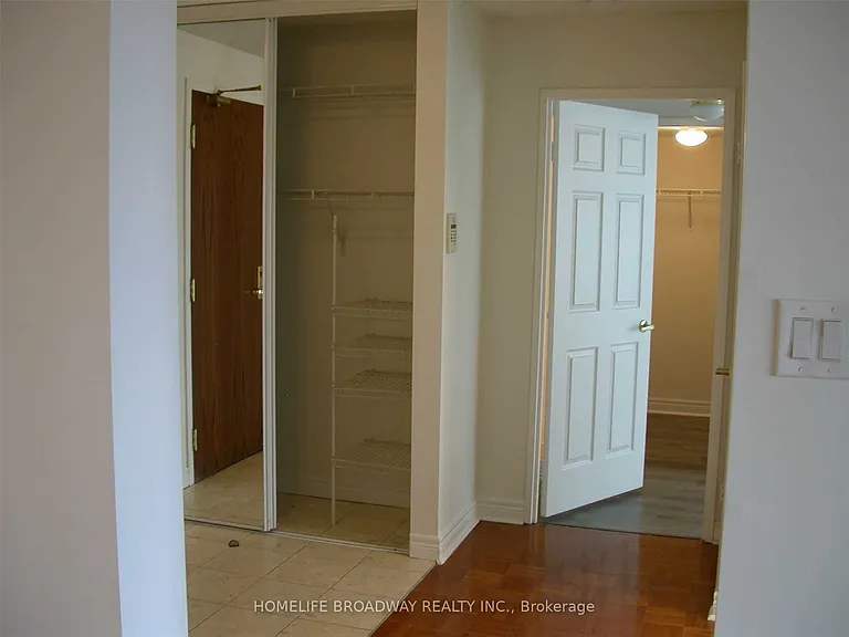 156 Enfield Pl #1809 — Photo 4