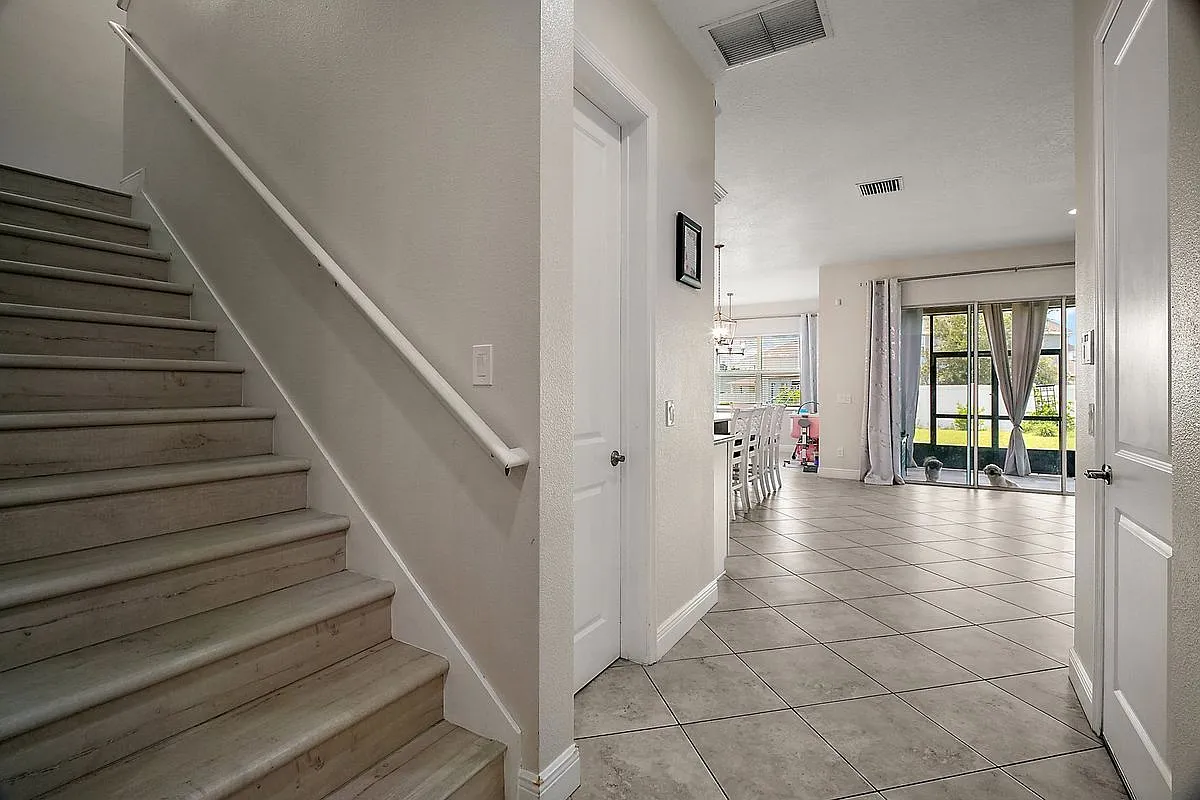 5 bed, 3.0 bath, 3017 sqft, $3,000 — Photo 4