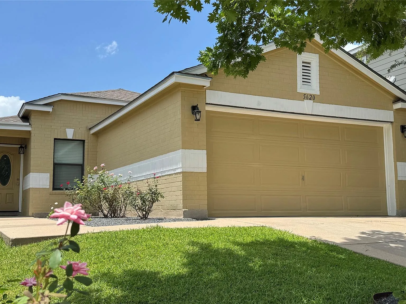 3 bed, 2.0 bath, 1314 sqft, $1,950 — Photo 2
