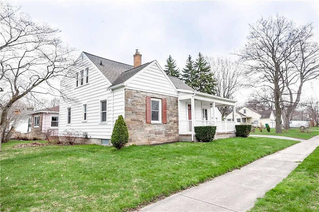 211 Barry Rd photo 1