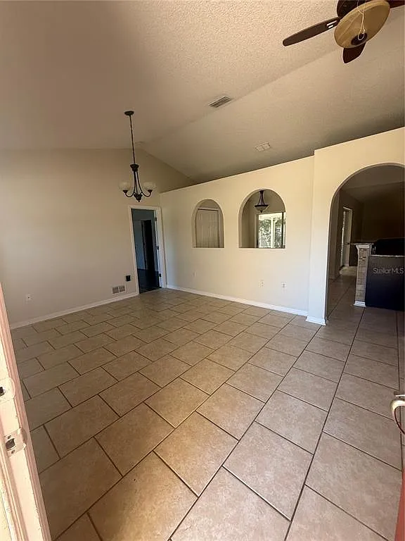 4 bed, 2.0 bath, 1730 sqft, $2,200 — Photo 3