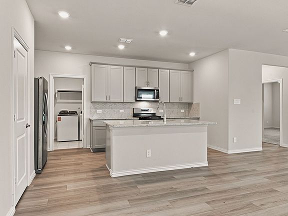 3rd image of 810 Honeydew Ln
