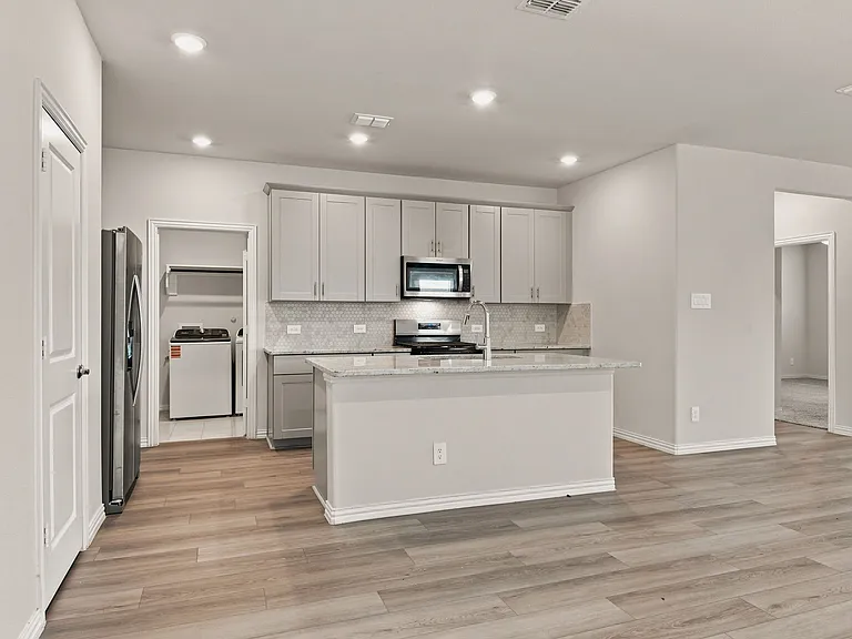 810 Honeydew Ln — Photo 3