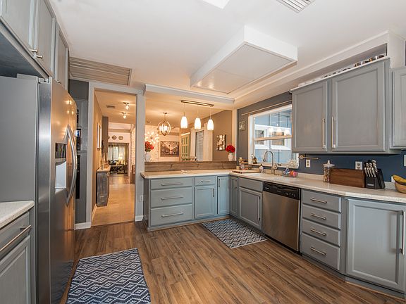 3rd image of 40 Snaresbrook Ct